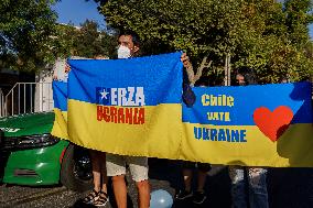 Ukrainian citizens in Chile protest outside the Russian Embassy